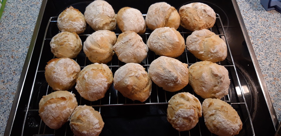Schnelle (Sonntags-) Brötchen, Bürli von kiria001 | Chefkoch
