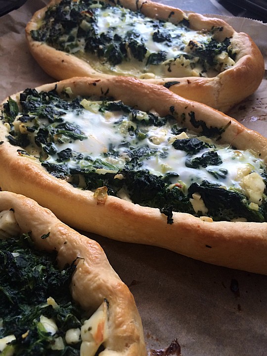 Pide mit Spinat und Schafskäse von SallyGoodfield | Chefkoch.de