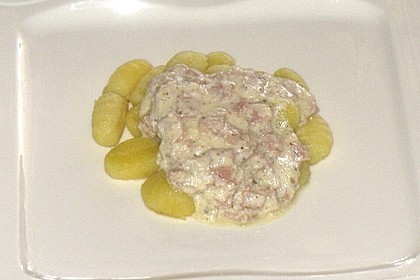 Gnocchi mit Käse-Knoblauch-Schinken-Soße (Bild)