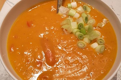 Kürbissuppe mit roten Linsen (Bild)