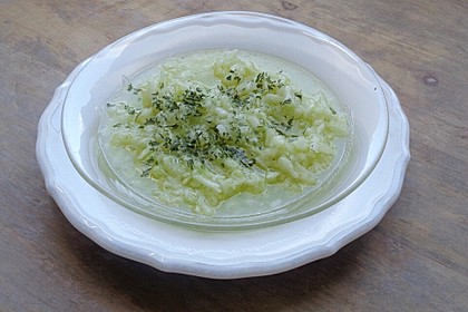 Süßer Gurkensalat für den Sommer (Bild)