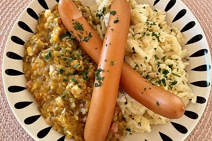 Schwäbische Linsen mit Spätzle und Saitenwürstchen (Bild)