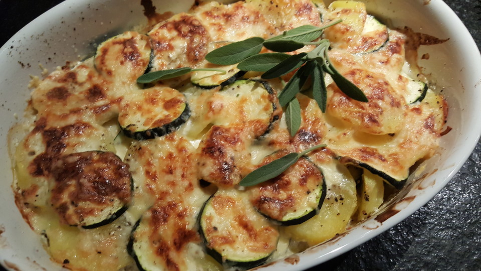 Zucchini-Kartoffel-Auflauf mit Knoblauch von mimamutti | Chefkoch