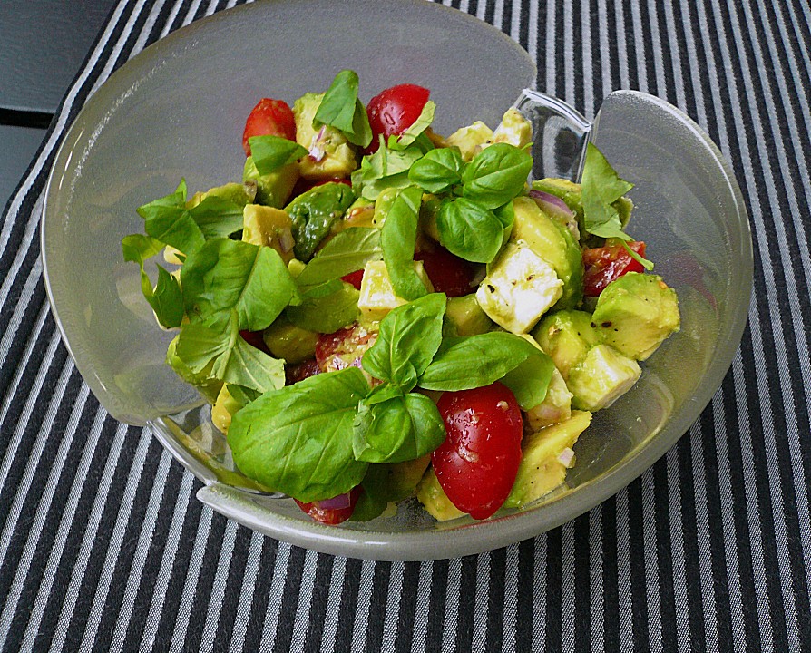 Tomate-Mozzarella-Avocado Salat von Laryhla | Chefkoch