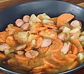 Kartoffel-Möhren-Eintopf mit Wurst (Bild)