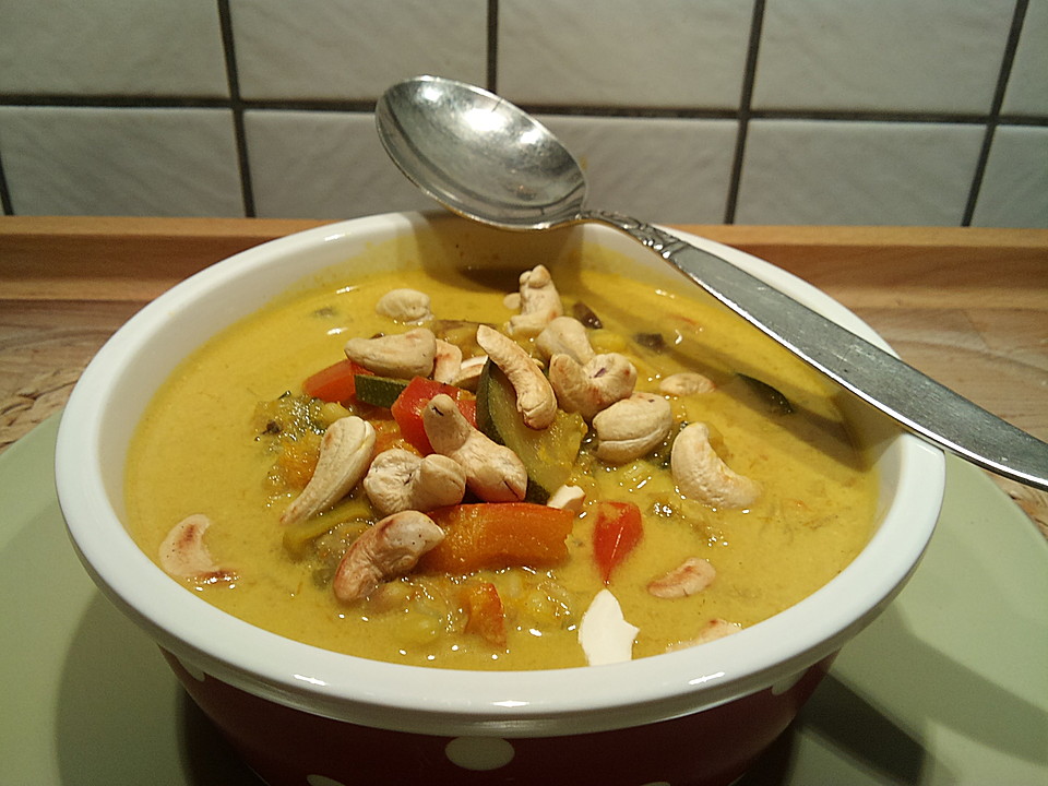 Asiatische Kokos-Gemüse-Suppe mit Erdnüssen von gloryous | Chefkoch