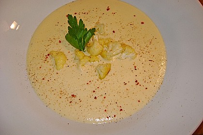 Käseschaumsuppe mit karamellisiertem Blumenkohl (Bild)