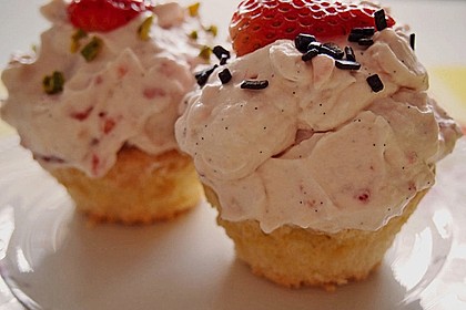 Erdbeer-Cupcakes mit Erdbeer-Mascarpone Frosting (Bild)