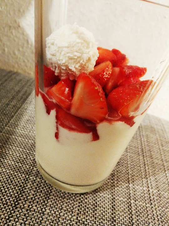 Erdbeer-Kokos-Dessert von badegast1 | Chefkoch