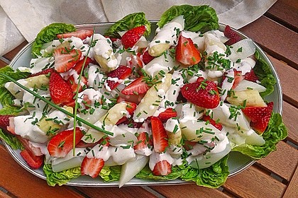 Spargelsalat mit Erdbeeren (Bild)