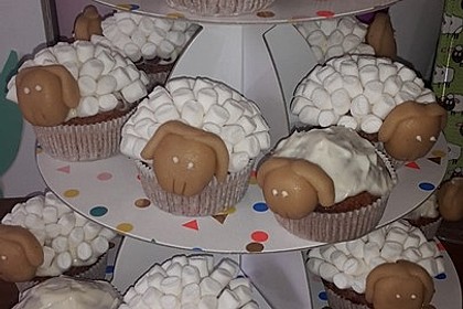 Cupcake-Schafe mit Marshmallow-Frosting (Bild)