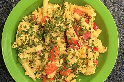 Omelette mit Nudeln, Paprika und Tomaten (Bild)