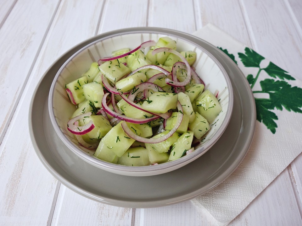 Gurkensalat mit roten Zwiebeln von guess1006 | Chefkoch