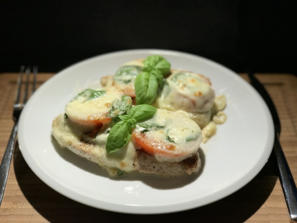 Hähnchenbrustfilet mit Tomate und Mozzarella überbacken von fierygirl ...
