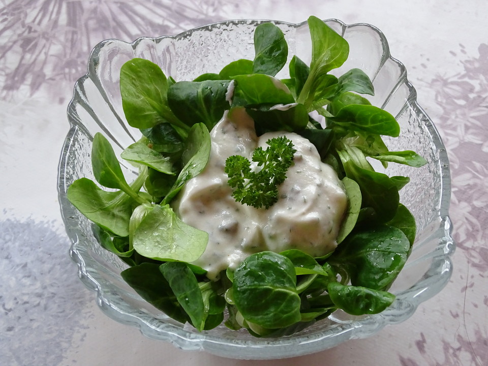 Feldsalat mit Sauerrahm-Dressing von Kaesetante1 | Chefkoch