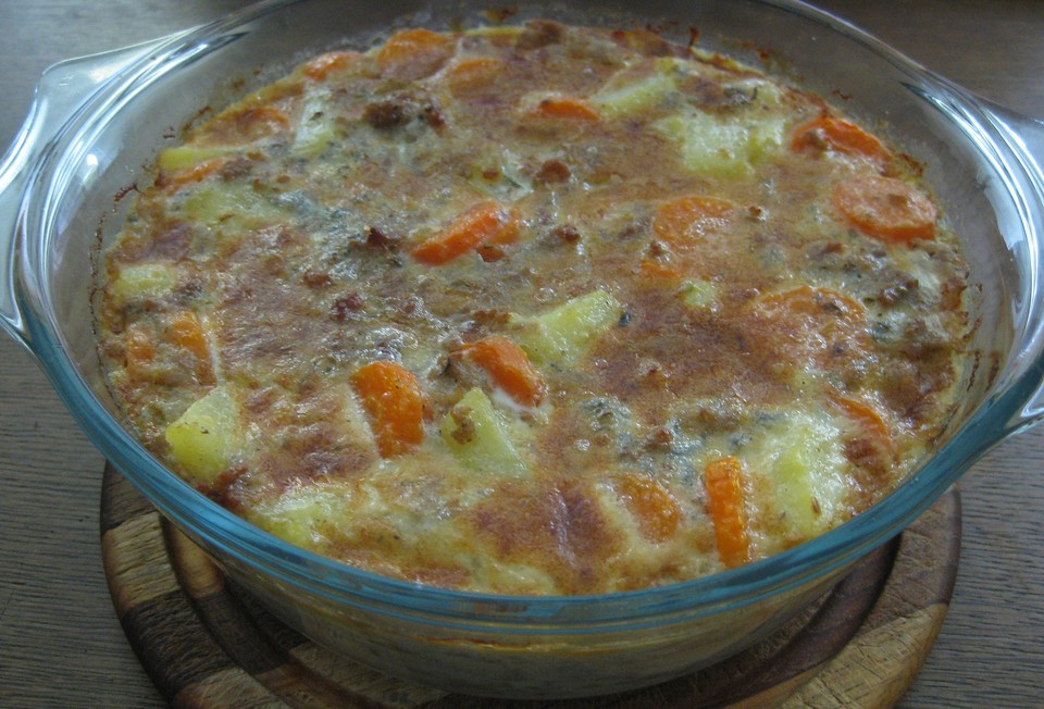 Kartoffel-Möhren Auflauf mit Gorgonzola-Sahne-Guss von igelnase_ol ...