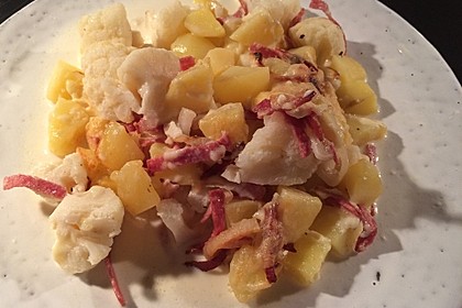 Rahm-Kartoffel-Blumenkohl Auflauf mit Salami (Bild)
