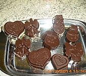 Nougat-Pralinen mit gerösteten Mandeln (Bild)