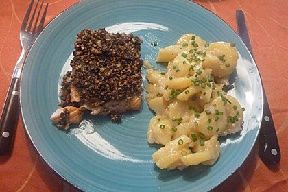 Lachs mit Parmesan-Kräuter-Walnuss-Kruste (Bild)