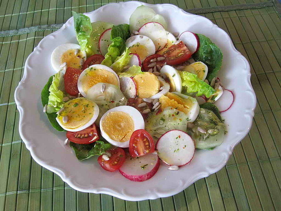 Einfacher, gemischter Salat mit Ei von Herdquäler | Chefkoch
