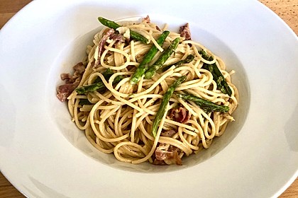 Spaghetti alla carbonara (Bild)