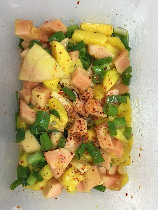 Mango-Papaya Salat mit Chili-Limetten-Dressing von piqua | Chefkoch