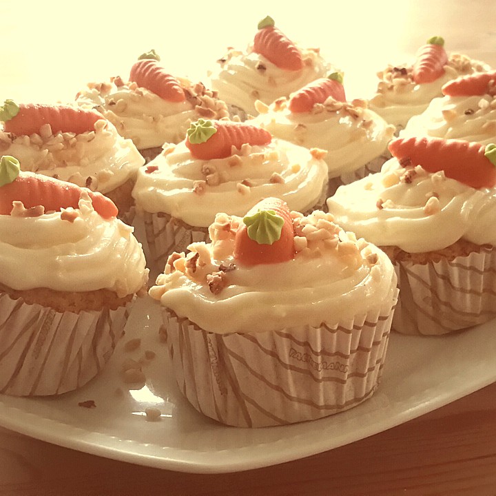 Rübli-Cupcakes mit Frischkäse-Frosting von Tweetschekätzchen | Chefkoch