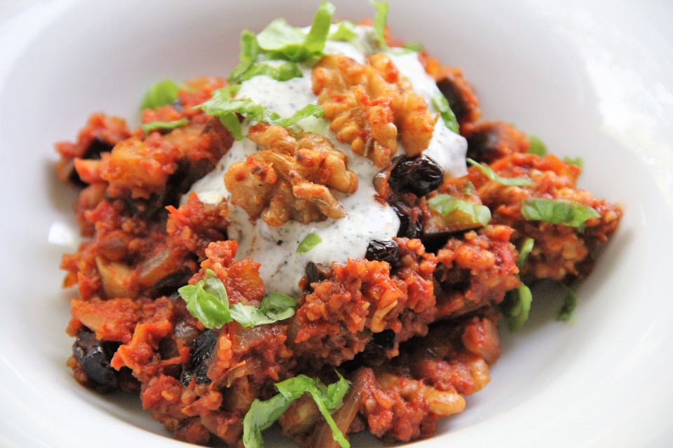 Orientalisches Auberginen-Bulgur Mit Minz-Sauerrahm-Dip Von Laeuferin ...