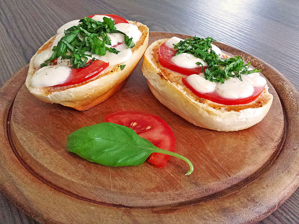 Tomate-Mozzarella-Brötchen von DennisHorstick | Chefkoch