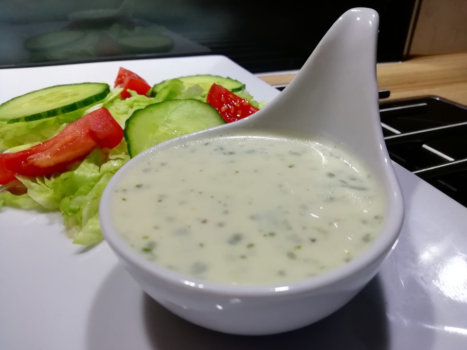 Leichter Salat mit Joghurt-Dressing von rednael | Chefkoch