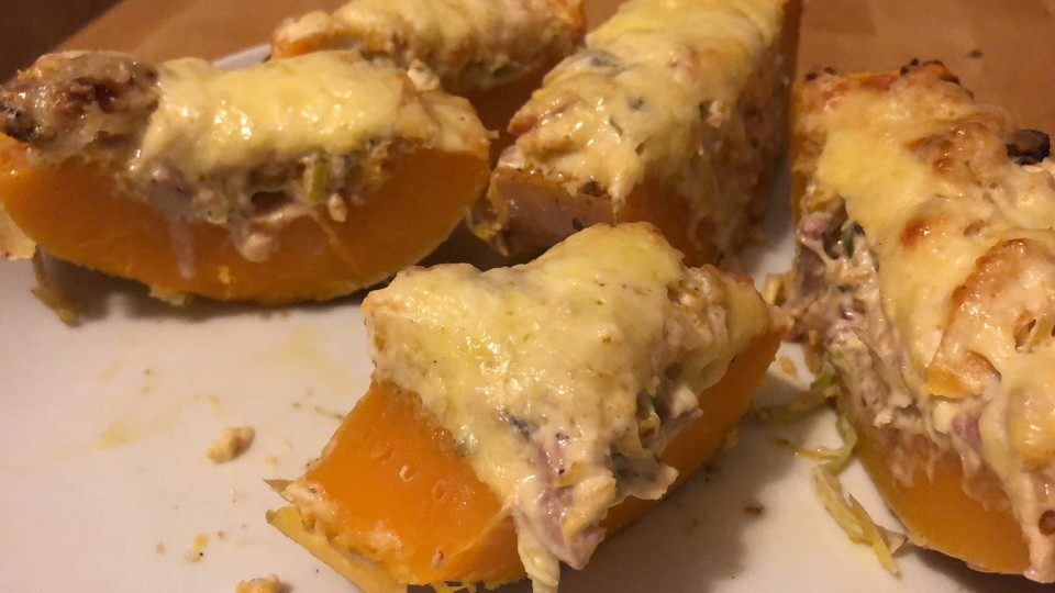 Gefüllter Butternut-Kürbis mit Kräuterkäse aus dem Ofen von minimini81 ...