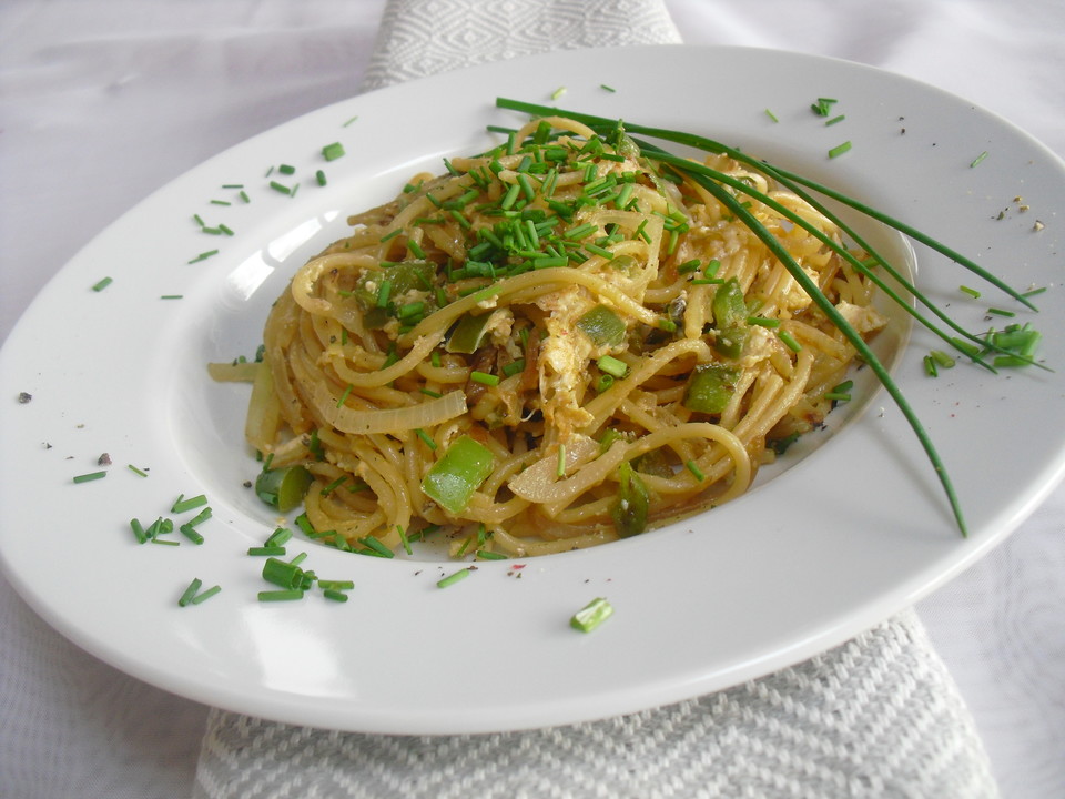 Gebratene Nudeln mit Ei von trekneb | Chefkoch