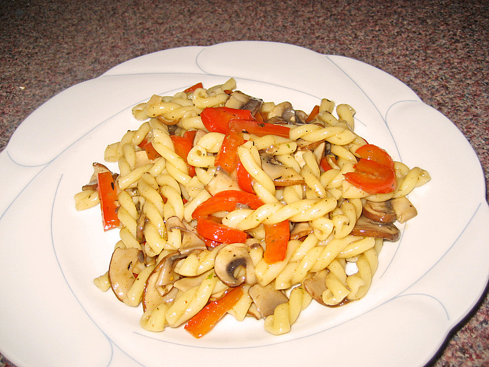 Nudeln mit Paprika Pilz Sauce von Marlies_ Chefkoch.de