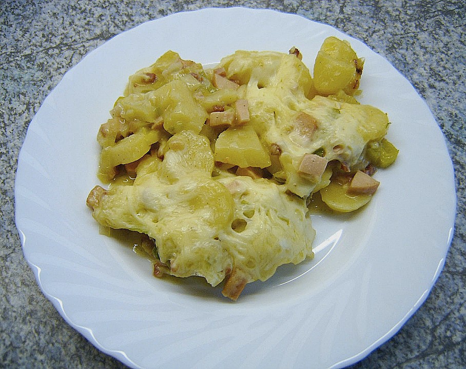 Überbackene Béchamel - Kartoffeln mit Fleischwurst von fachai | Chefkoch