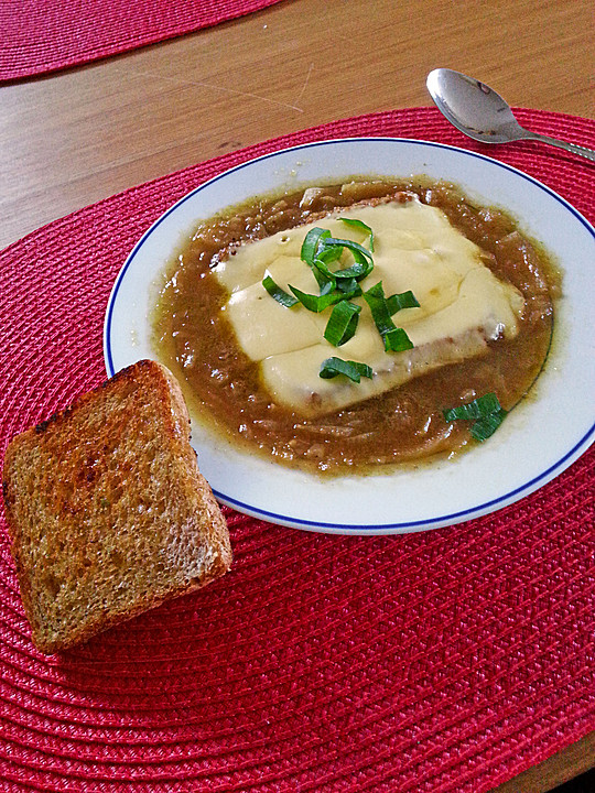 Zwiebelsuppe französische Art mit Knoblauchbrot von JanaLi1612 | Chefkoch