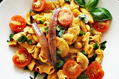 Nigella Lawsons Sicilian Pasta with Tomatos, Garlic and Almonds (Bild)