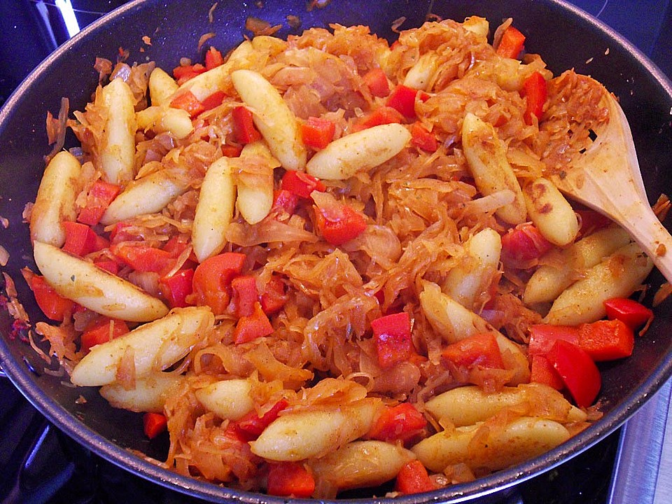 Schupfnudeln mit Sauerkraut und Paprika von zwergenwerke85 | Chefkoch
