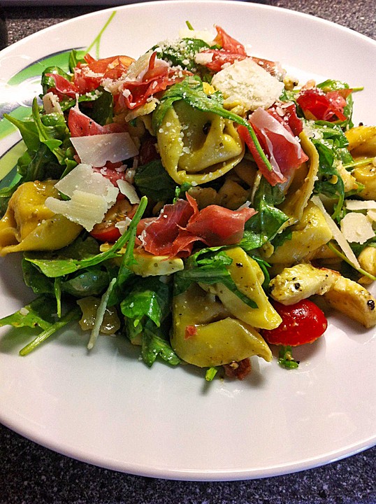 Tortellini-Rucola-Salat mit Pesto und Parmesan von das_annamirl | Chefkoch