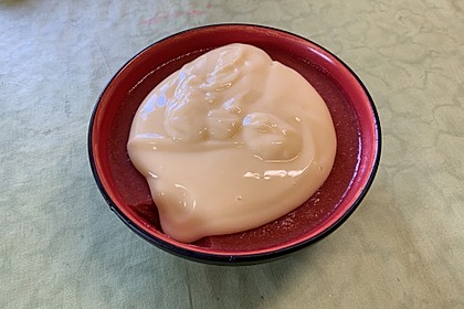 Rhabarber-Erdbeer-Pudding mit Vanillesauce (Bild)
