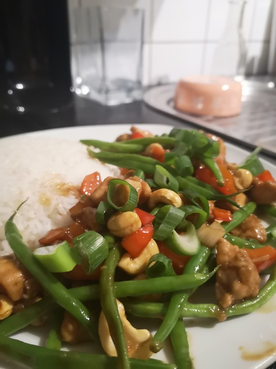 Glasiertes Huhn mit Hoisinsauce und Cashewkernen von Vader | Chefkoch