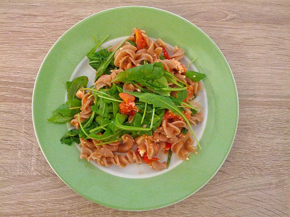 Tomaten-Feta Nudeln mit Rucola von julchen-pp | Chefkoch.de
