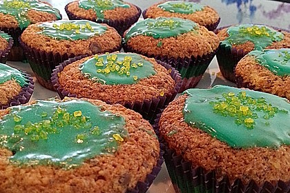 Karottenmuffins mit Schokolade und Haselnüssen (Bild)