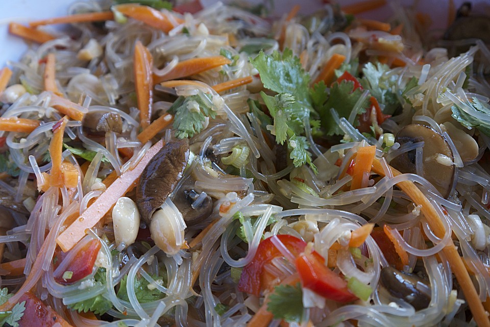 Thailändischer Glasnudelsalat mit Gemüse von andreas_scholz | Chefkoch