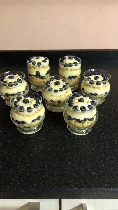 Heidelbeer-Mango-Tiramisu mit Butterkeksen von LizaErdbeere | Chefkoch