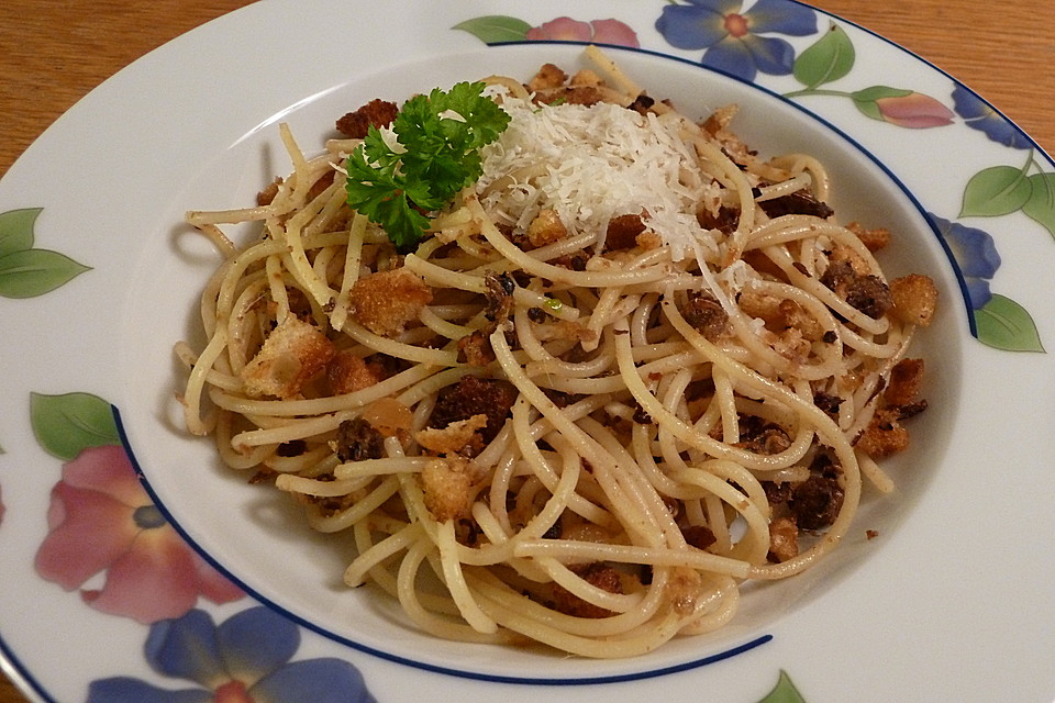 Spaghetti mit Brot und Sardellen von Laby | Chefkoch