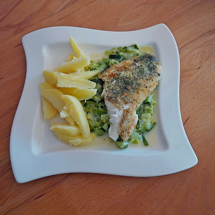 Zanderfilet mit Dillkruste und Lauch-Zucchini-Gemüse von n8los | Chefkoch