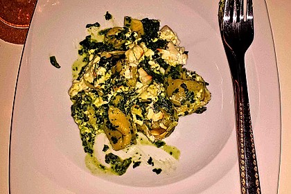 Überbackene Tortellini mit Spinat und Crème fraîche (Bild)