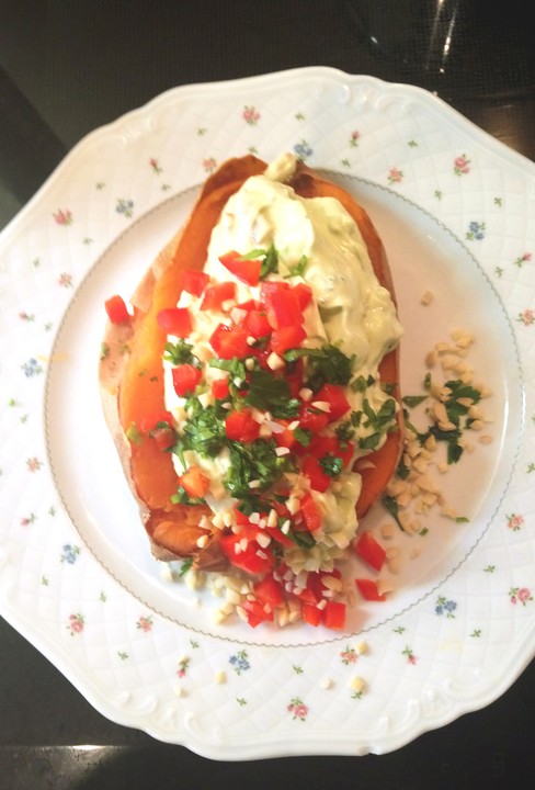 Gebackene Süßkartoffeln mit Avocado-Paprika-Creme von cschoenbrodt ...