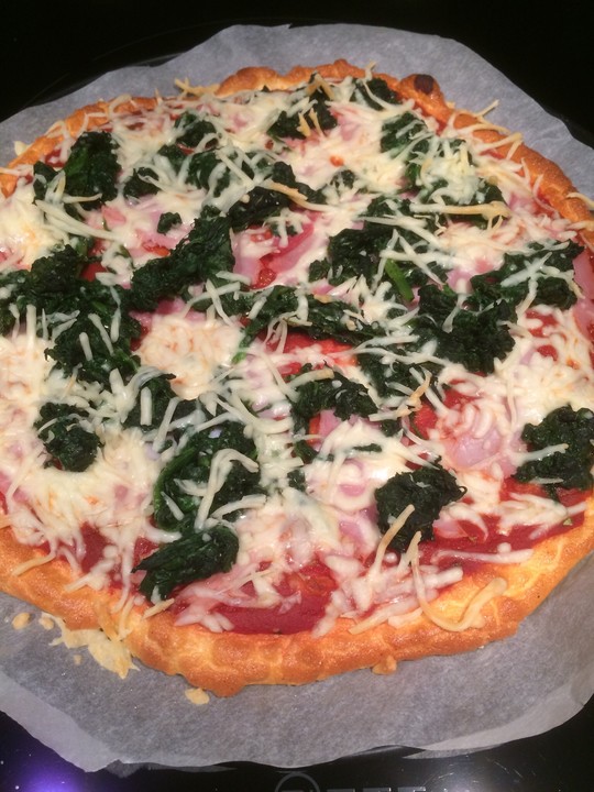 Low Carb Pizza aus einem EiQuarkTeig von Lacy87 Chefkoch