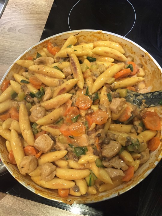 Schupfnudel-Hähnchen-Gemüsepfanne von angimaus | Chefkoch